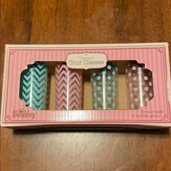 𝅺WEMBLY Shot Glasses  - Picture 1 of 6